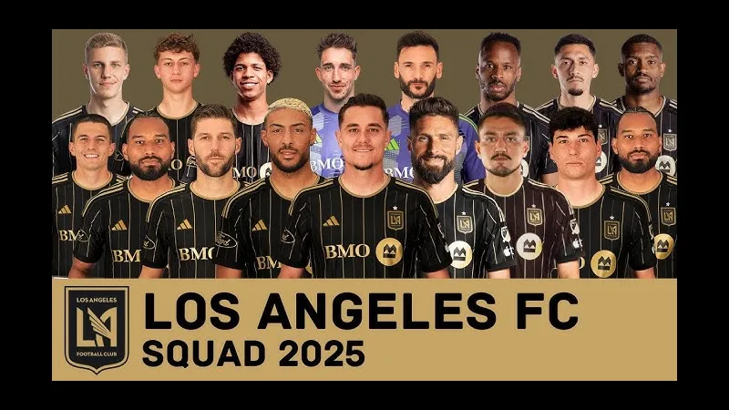 Cầu thủ LA Galaxy đang chạy nhanh trên sân