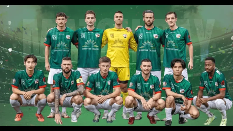 Cầu thủ của SD Raiders đang tiến về phía cầu môn Rochedale trong trận đấu